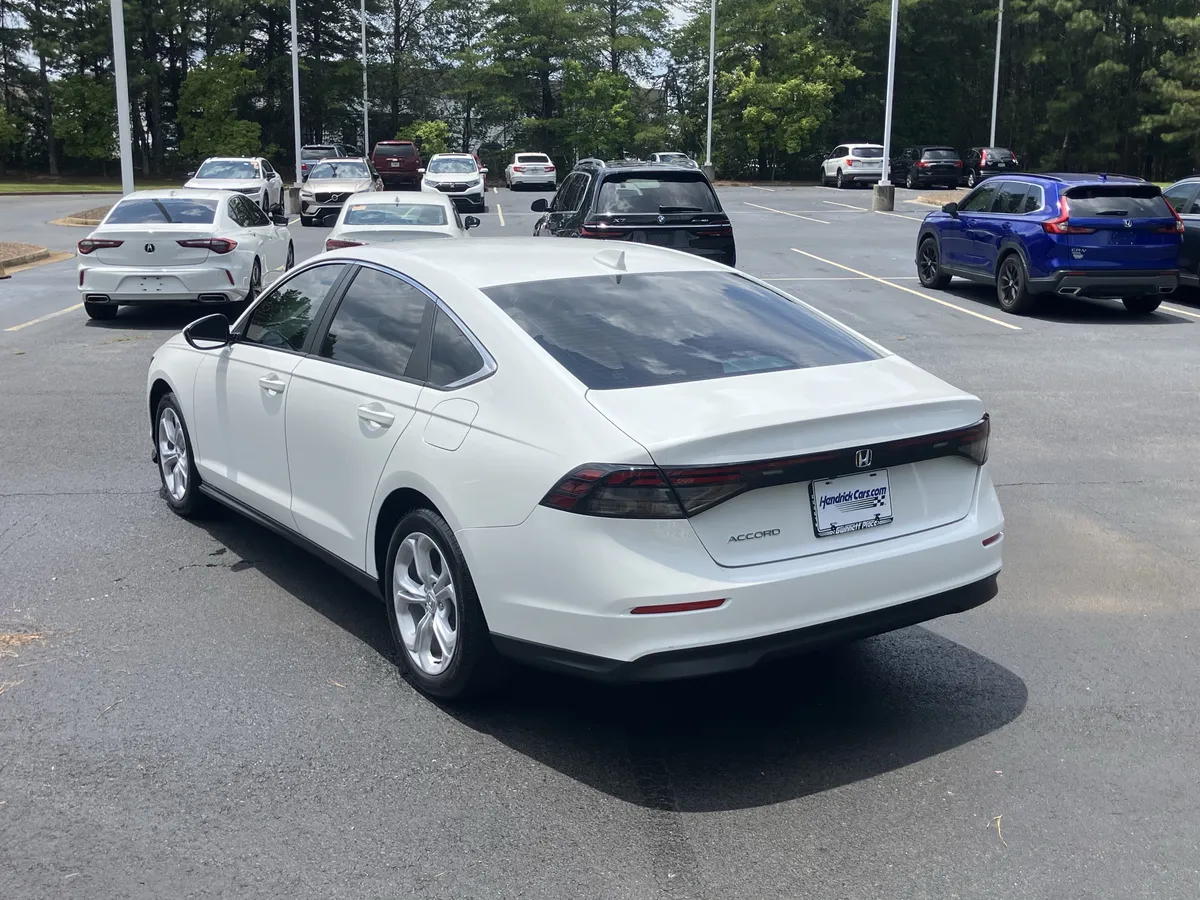 2025 Honda Accord LX CVT thumbnail 8