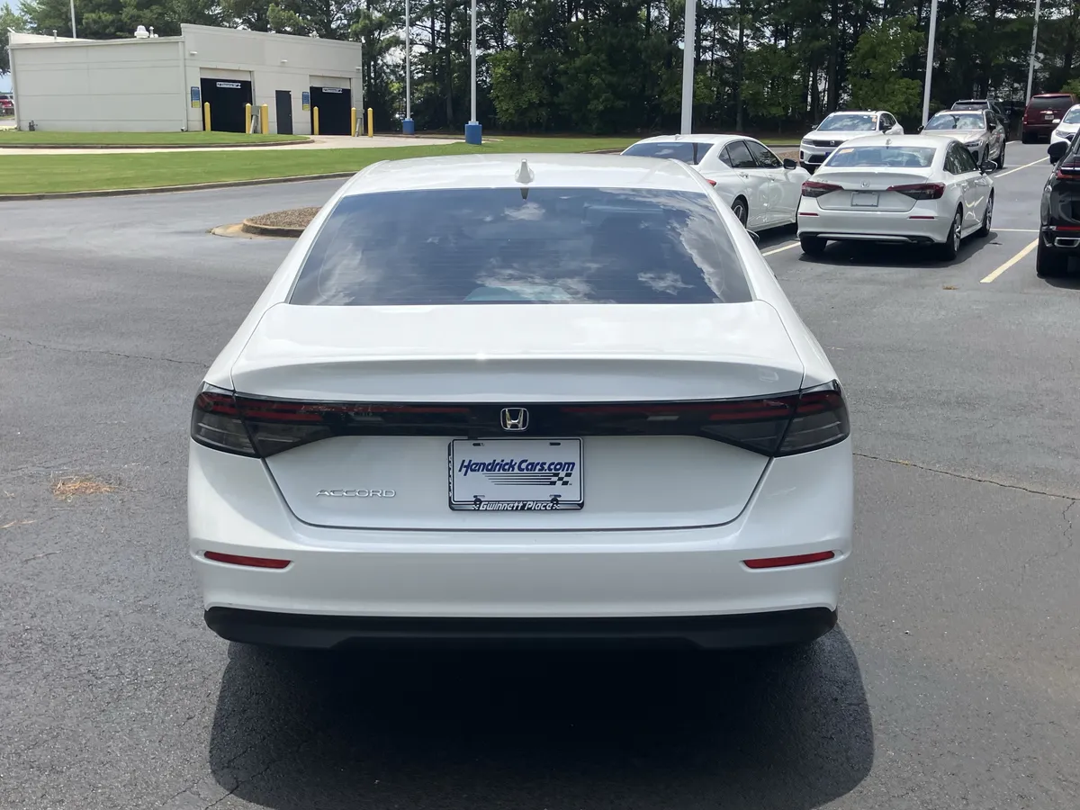 2025 Honda Accord LX CVT thumbnail 9