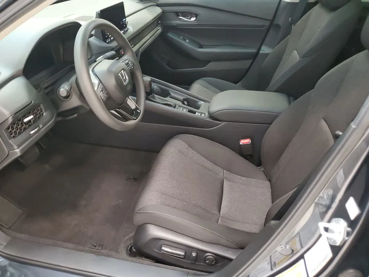 2025 Honda Accord SE thumbnail 18
