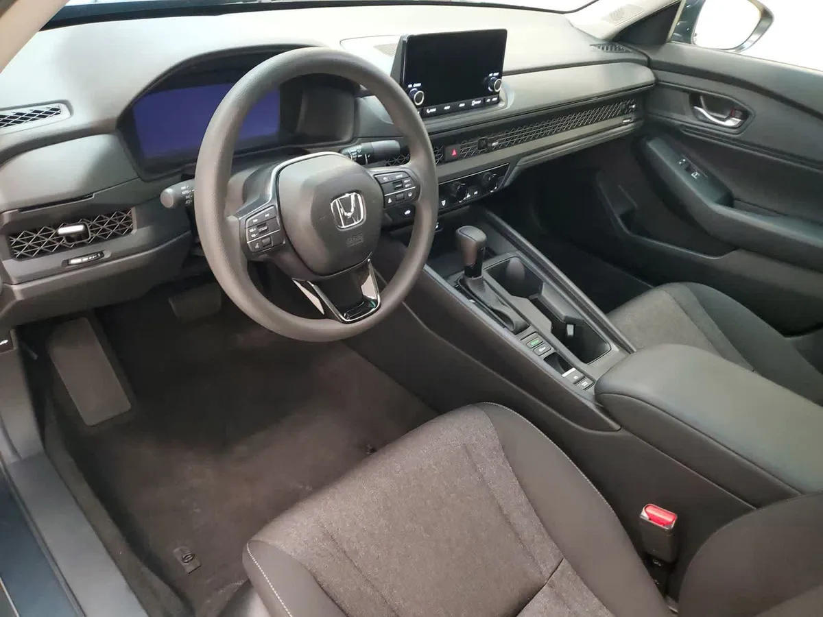 2025 Honda Accord SE thumbnail 2
