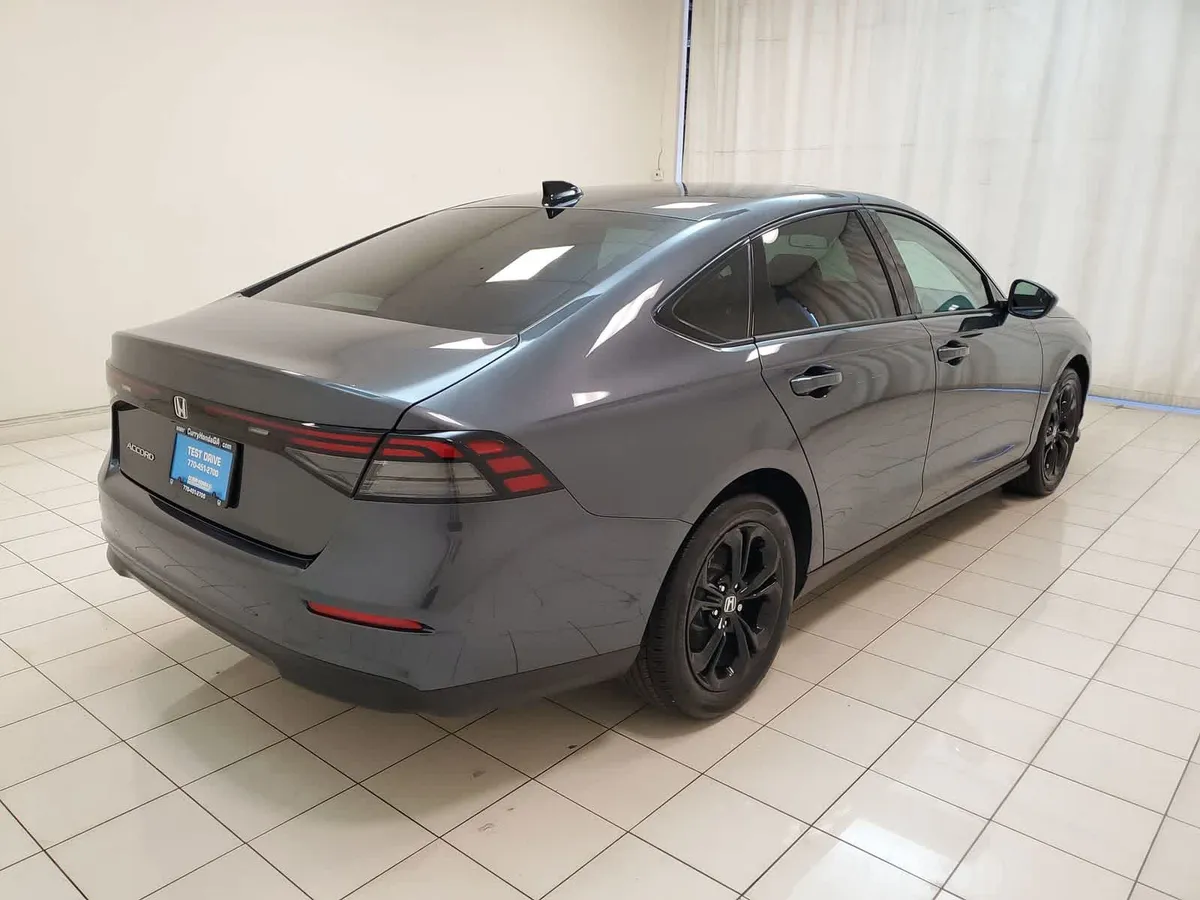 2025 Honda Accord SE thumbnail 27