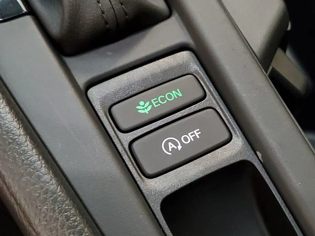 2025 Honda Accord SE thumbnail 31