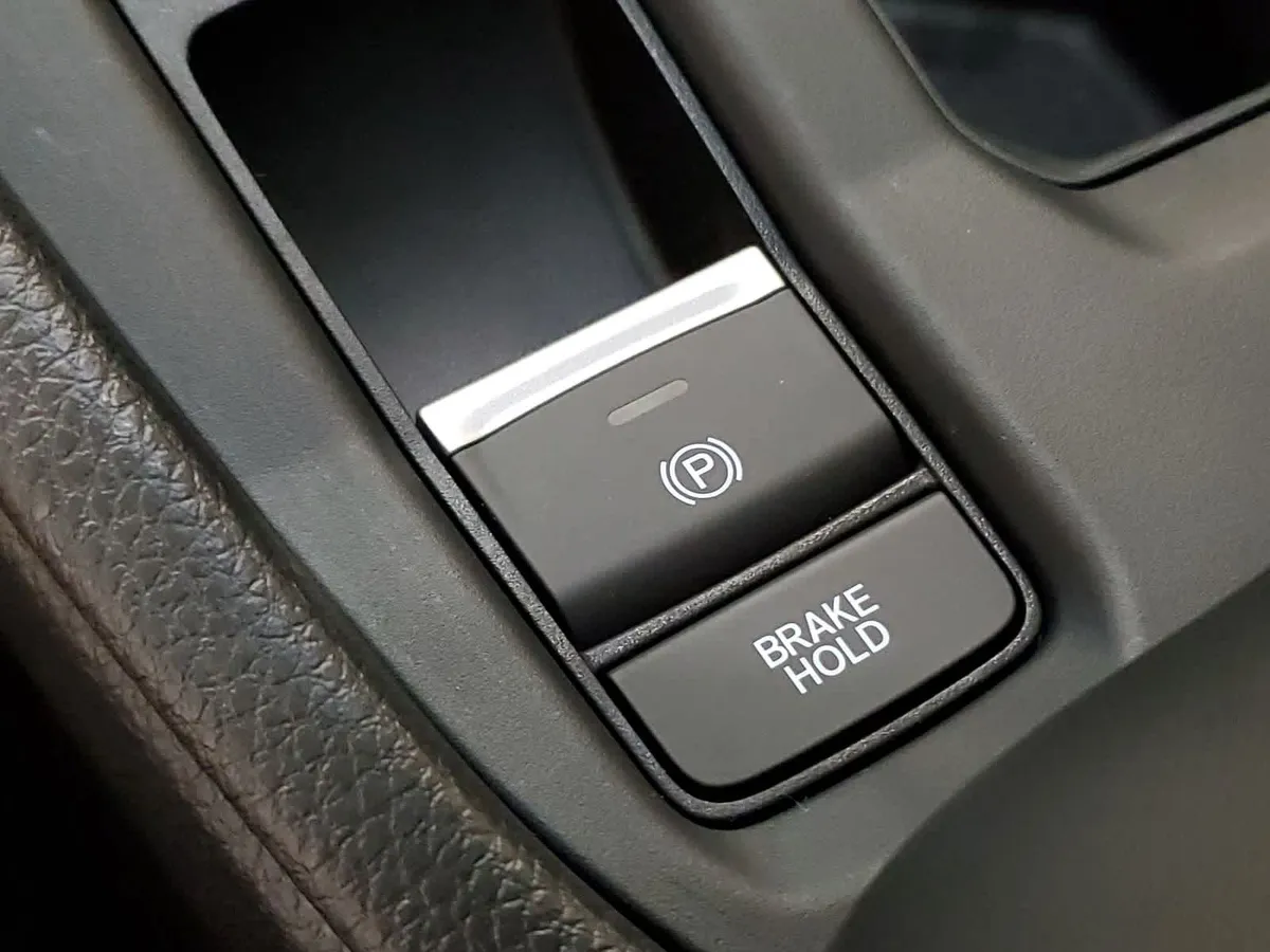 2025 Honda Accord SE thumbnail 32