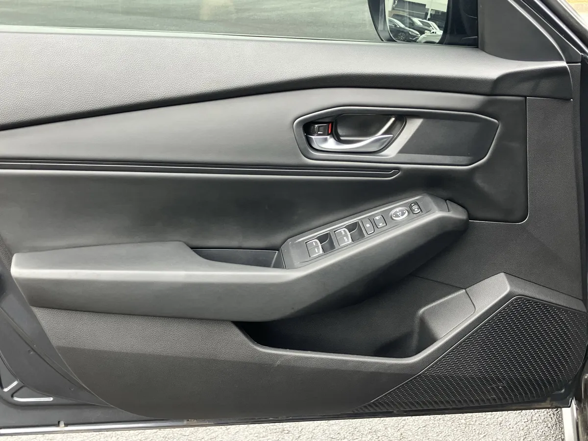 2025 Honda Accord SE CVT thumbnail 14