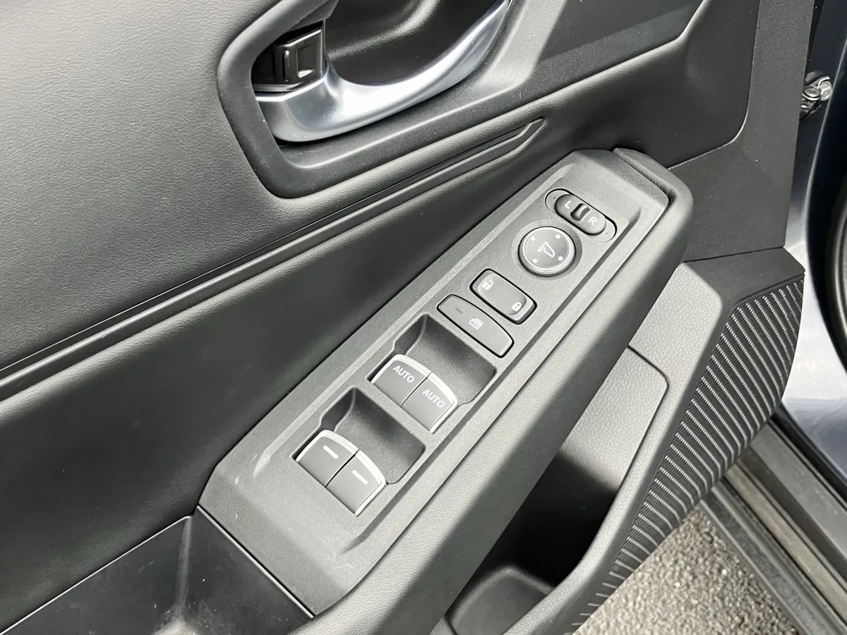 2025 Honda Accord SE CVT thumbnail 15