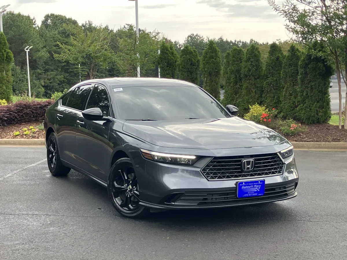 2025 Honda Accord SE CVT thumbnail 2