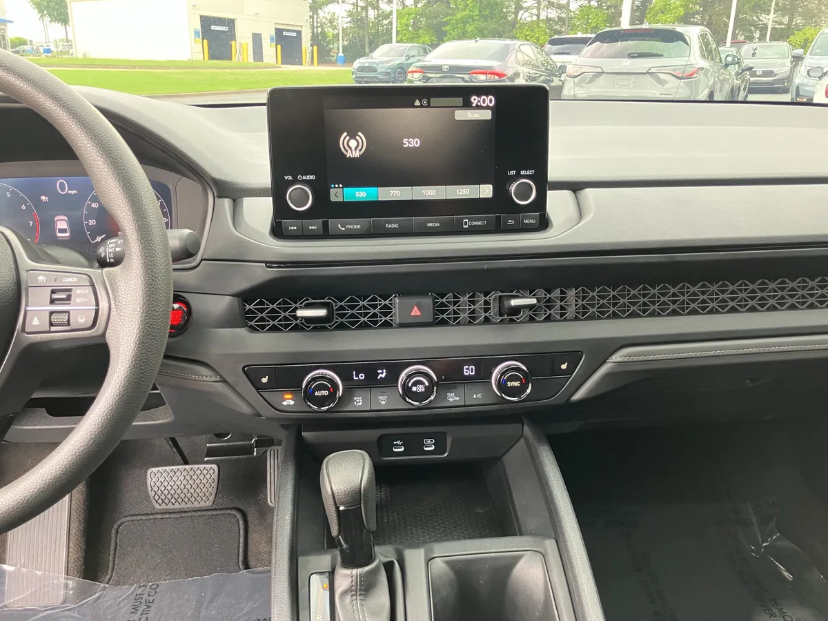 2025 Honda Accord SE CVT thumbnail 25