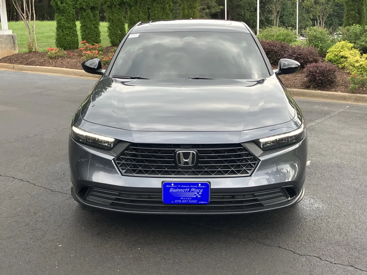 2025 Honda Accord SE CVT thumbnail 3