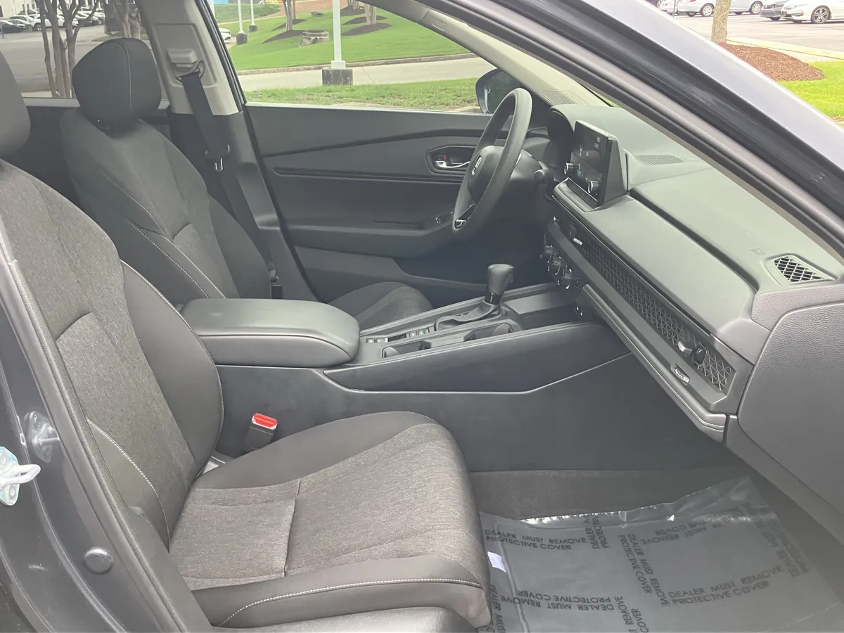 2025 Honda Accord SE CVT thumbnail 35