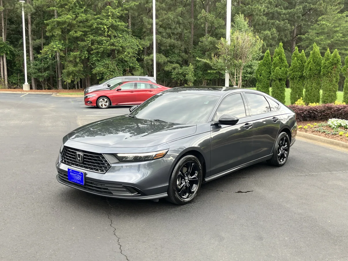 2025 Honda Accord SE CVT thumbnail 6