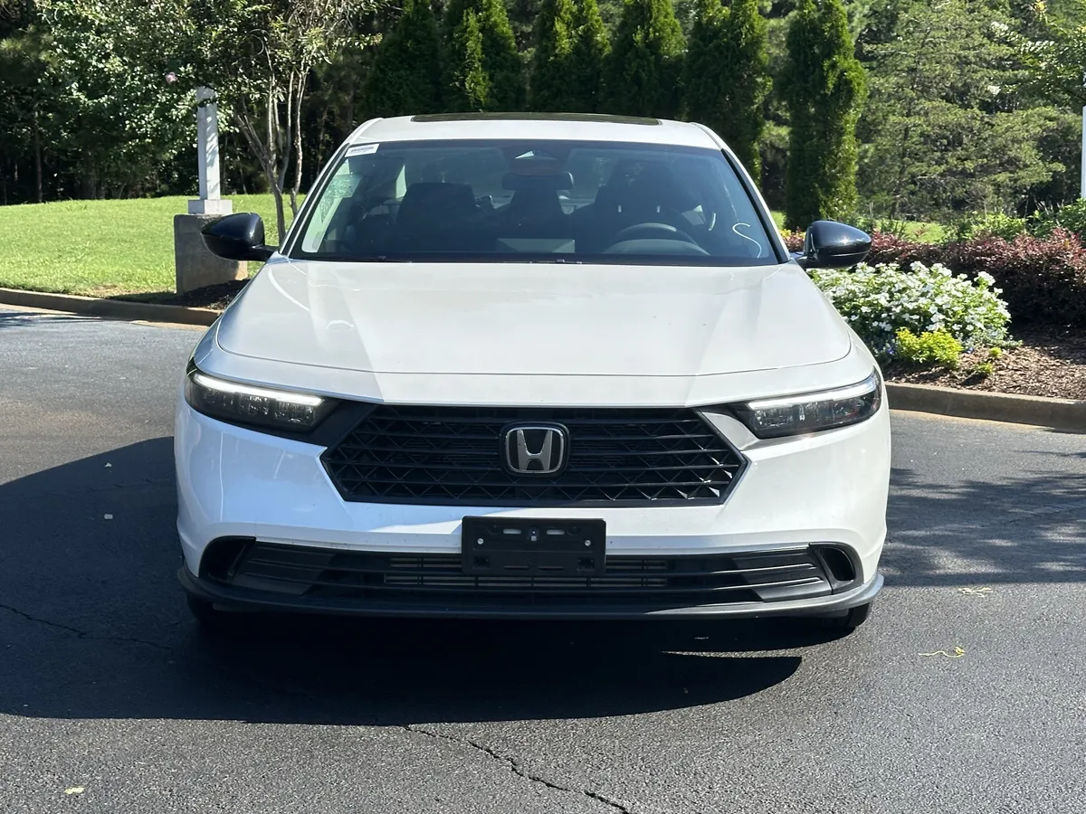 2025 Honda Accord SE CVT thumbnail 2