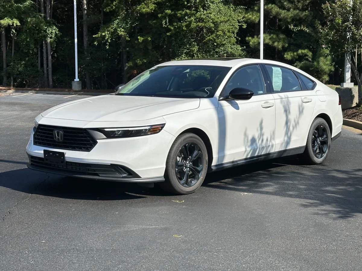 2025 Honda Accord SE CVT thumbnail 4