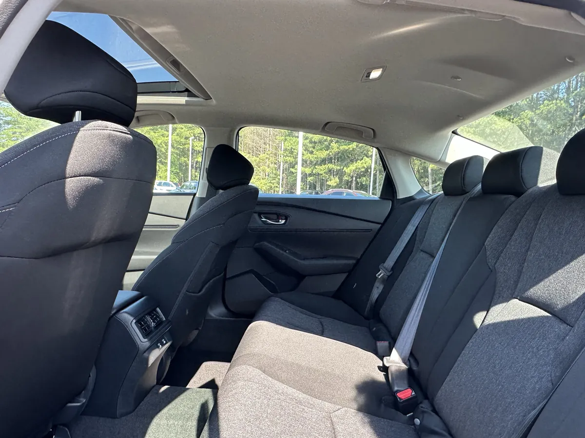 2025 Honda Accord SE CVT thumbnail 8