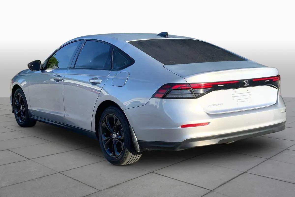 2025 Honda Accord SE thumbnail 12