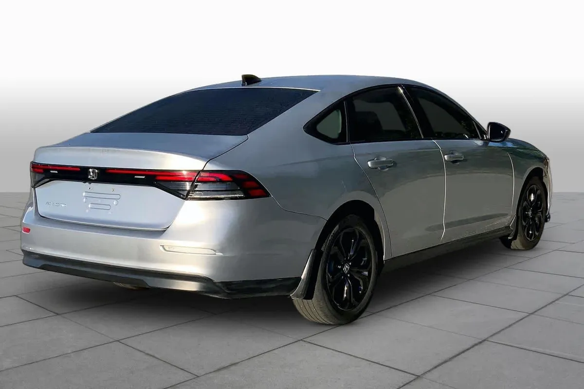 2025 Honda Accord SE thumbnail 13