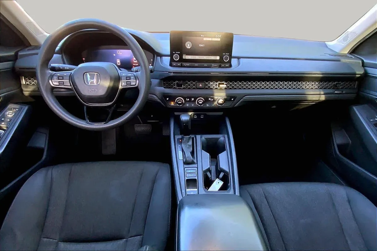 2025 Honda Accord SE thumbnail 15