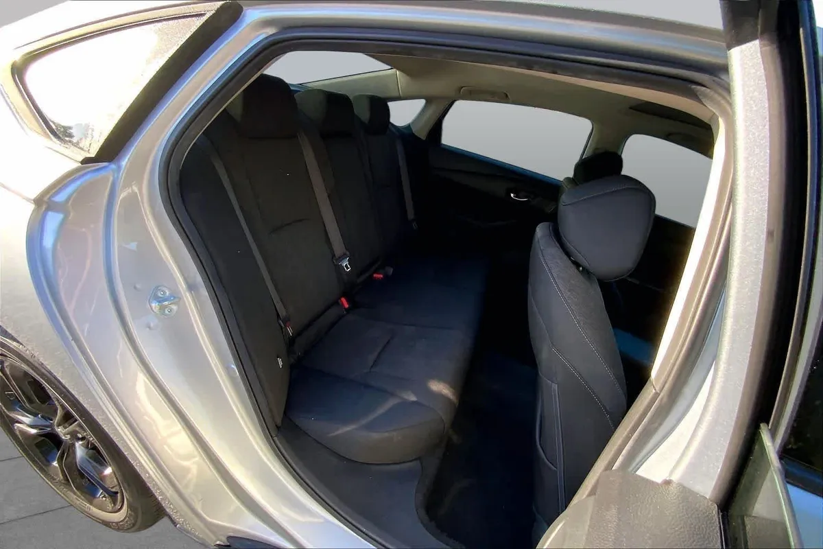 2025 Honda Accord SE thumbnail 19