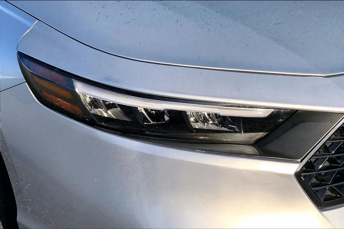 2025 Honda Accord SE thumbnail 26