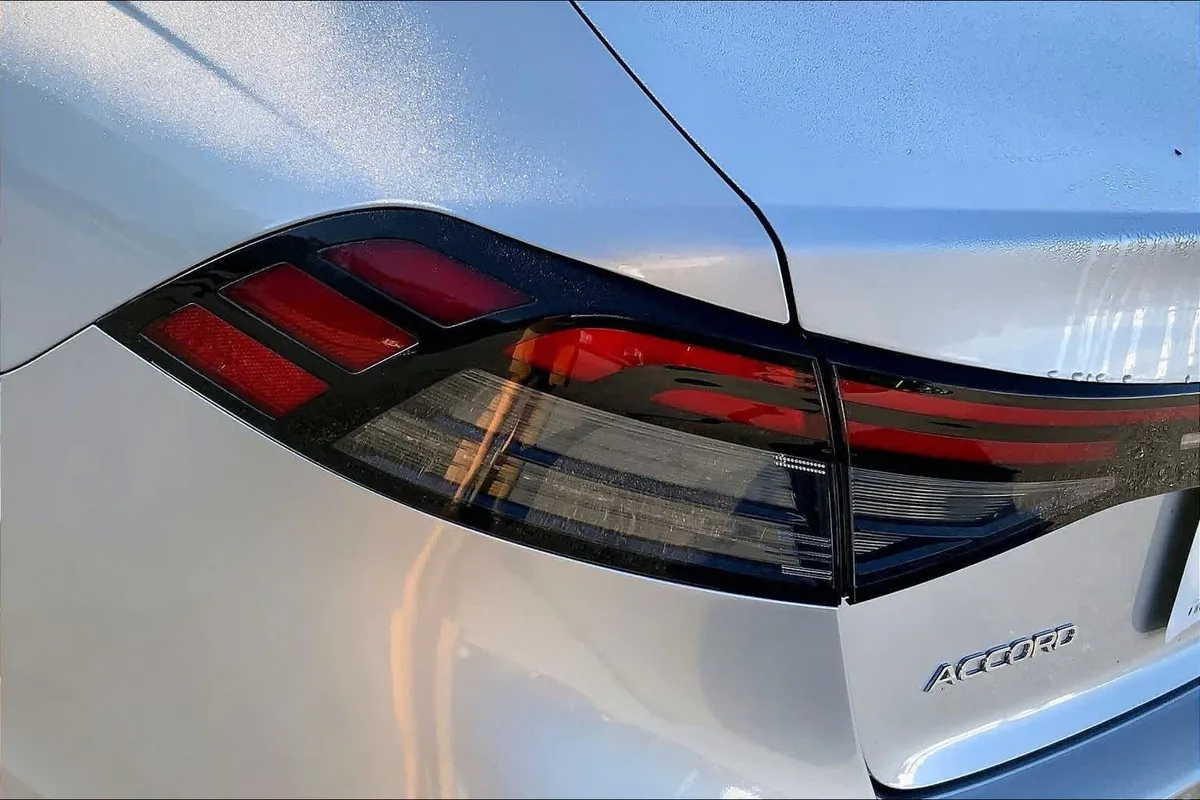 2025 Honda Accord SE thumbnail 27