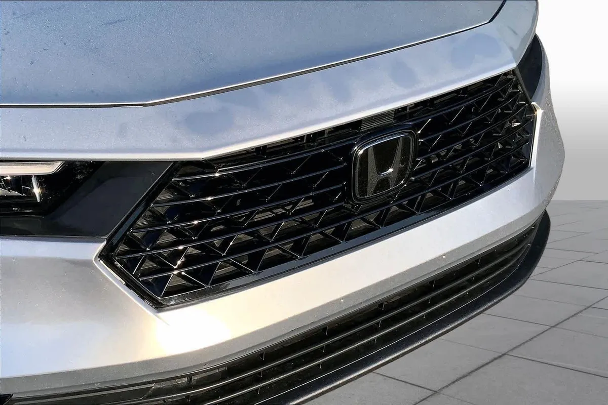 2025 Honda Accord SE thumbnail 29