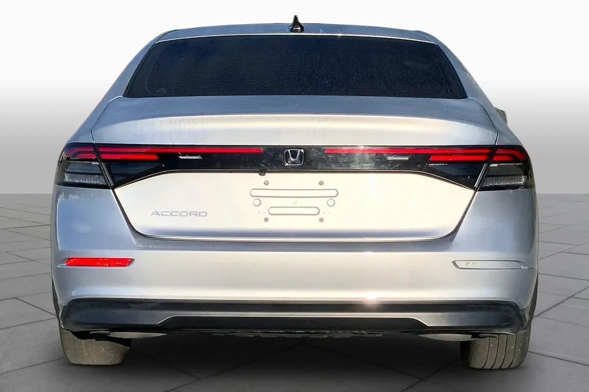 2025 Honda Accord SE thumbnail 5