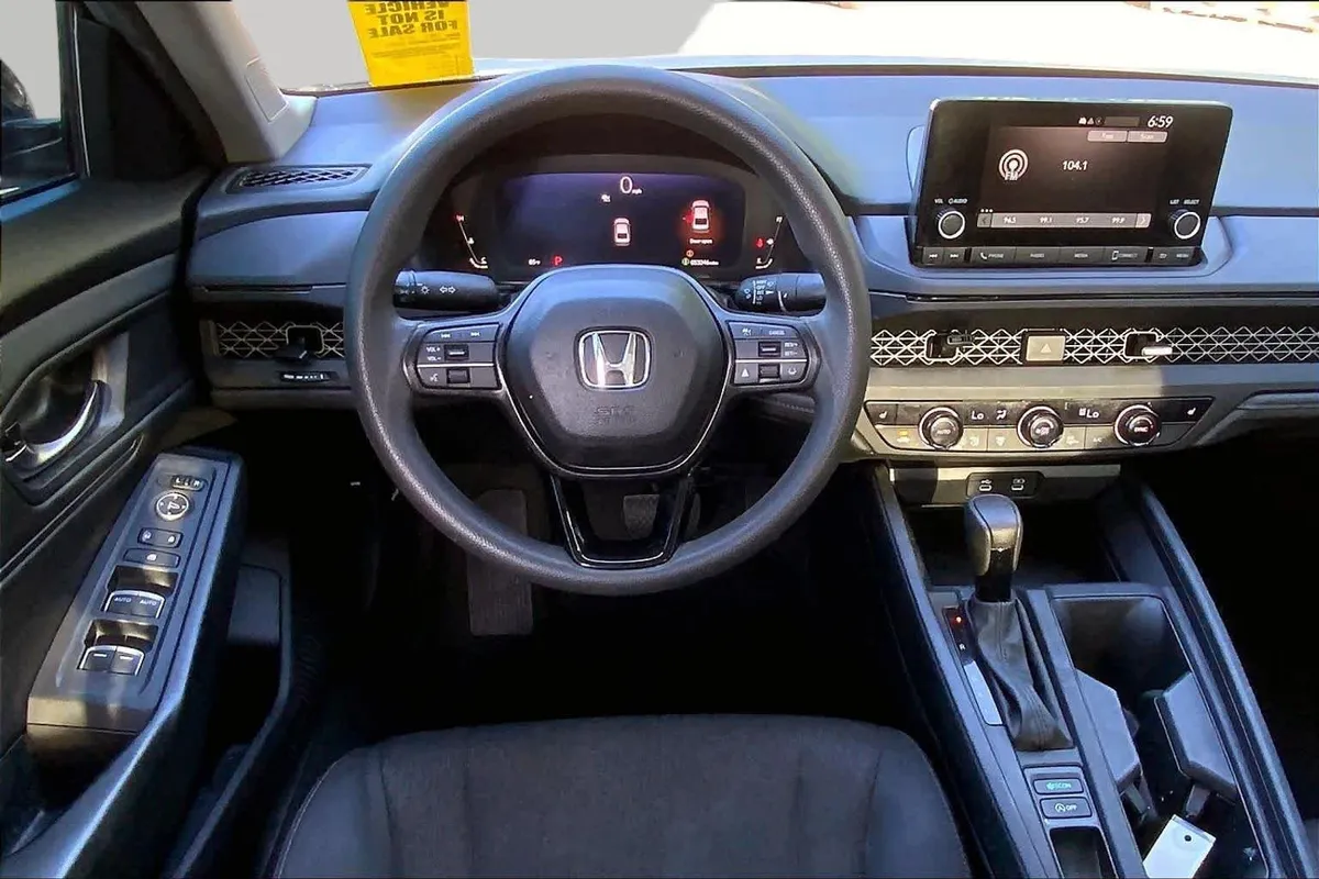 2025 Honda Accord SE thumbnail 6