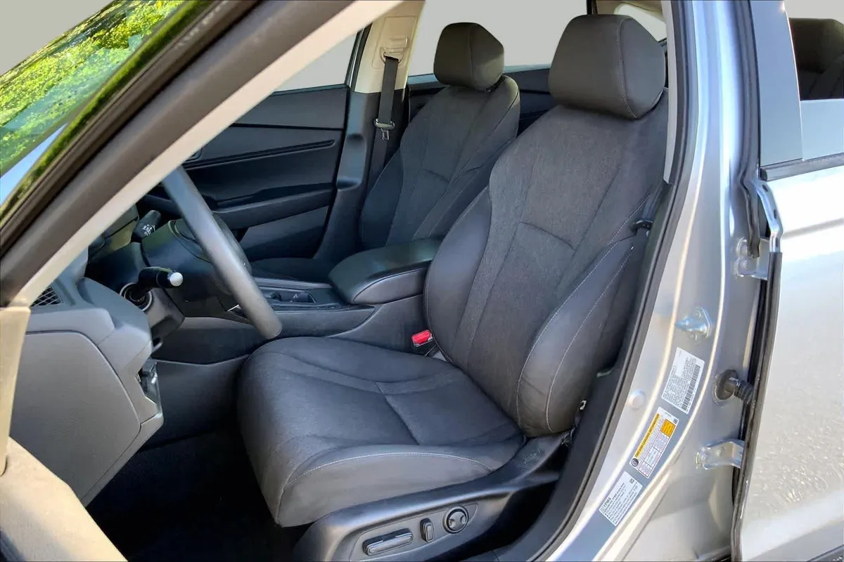 2025 Honda Accord SE thumbnail 8