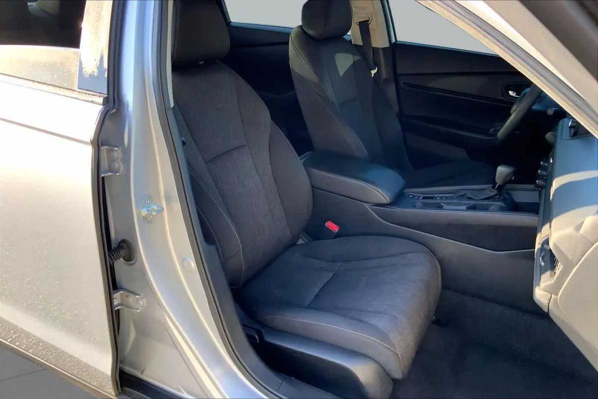 2025 Honda Accord SE thumbnail 9