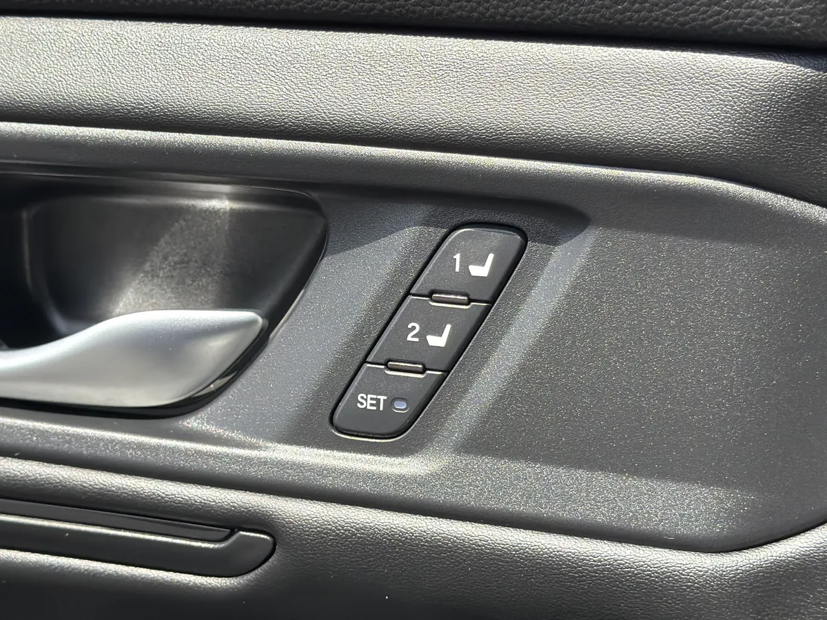 2025 Honda Accord Sedan HYBRID TOURING thumbnail 12