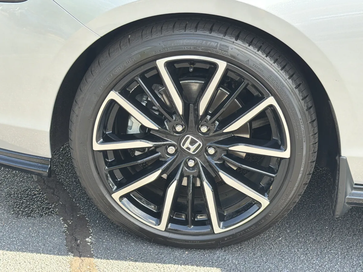 2025 Honda Accord Sedan HYBRID TOURING thumbnail 28