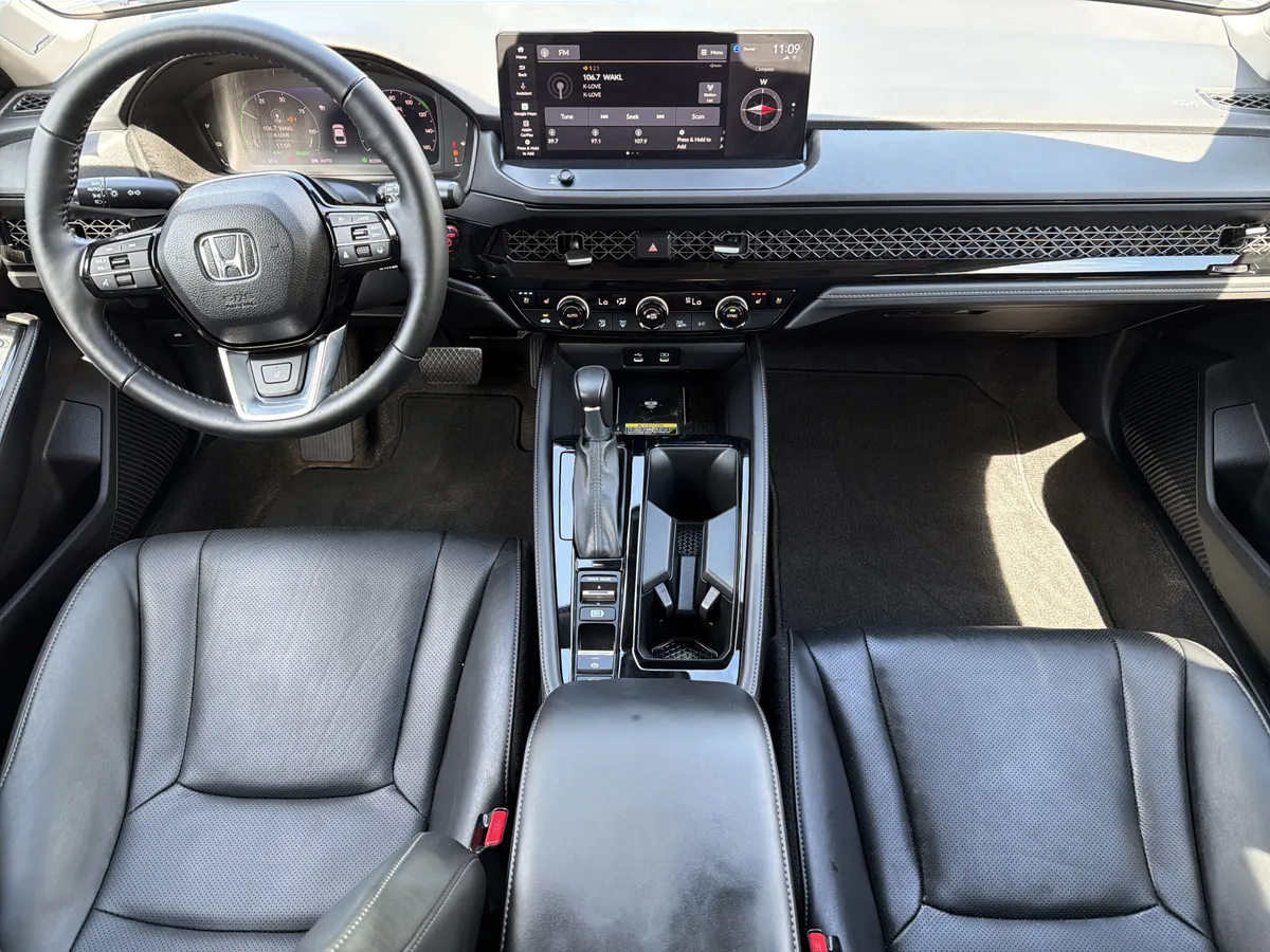 2025 Honda Accord Sedan HYBRID TOURING thumbnail 3