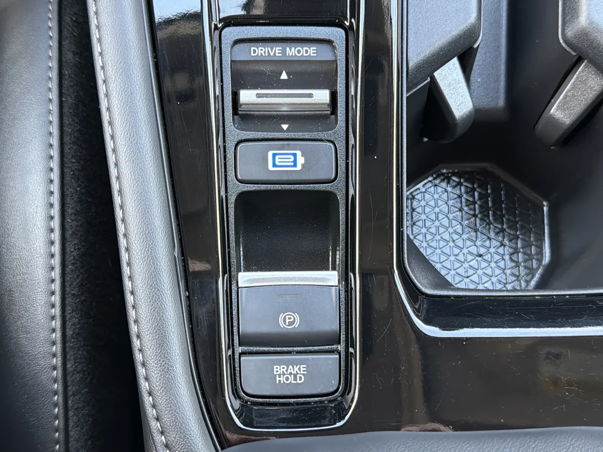 2025 Honda Accord Sedan HYBRID TOURING thumbnail 37