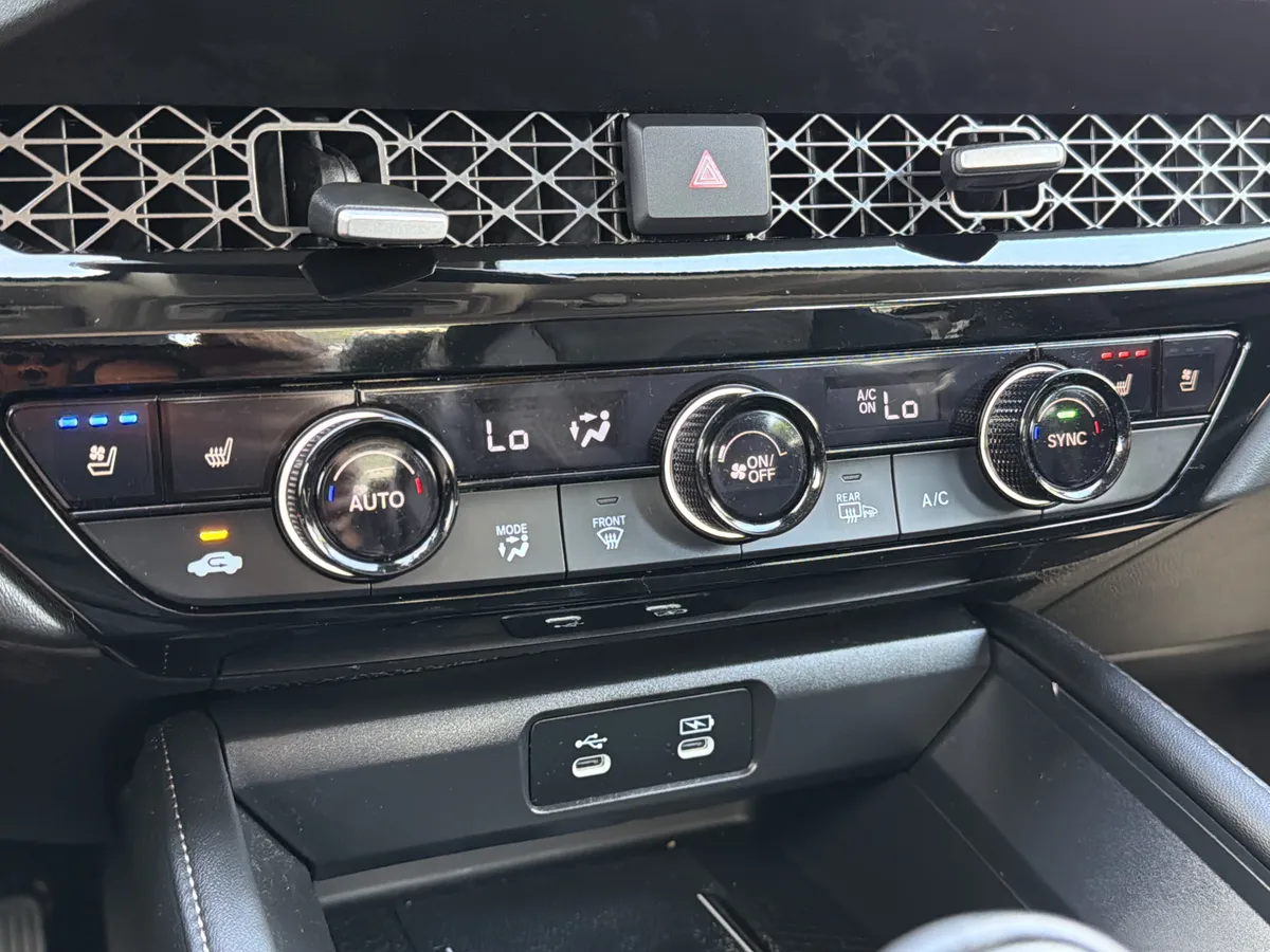 2025 Honda Accord Sedan HYBRID TOURING thumbnail 38