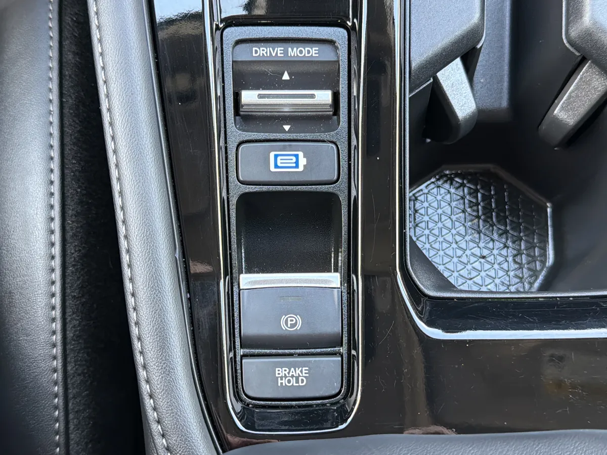 2025 Honda Accord Sedan HYBRID TOURING thumbnail 7