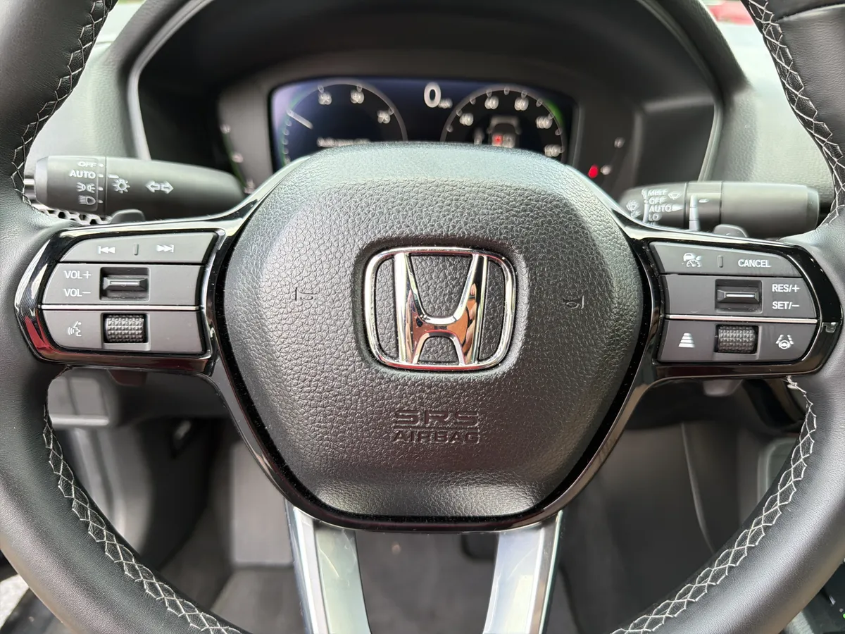 2025 Honda Civic Sedan Hybrid Sport Touring thumbnail 11