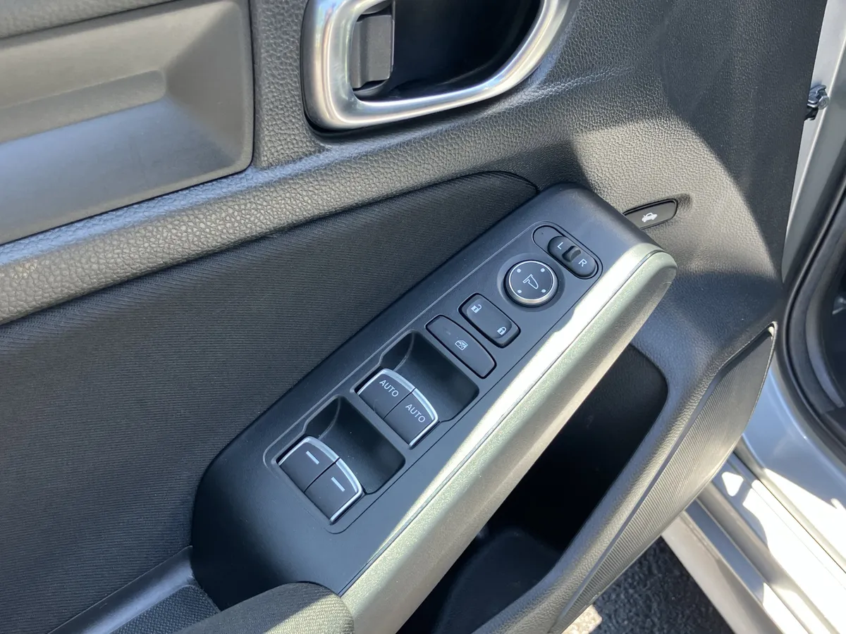 2025 Honda Civic Sedan Sport CVT thumbnail 15