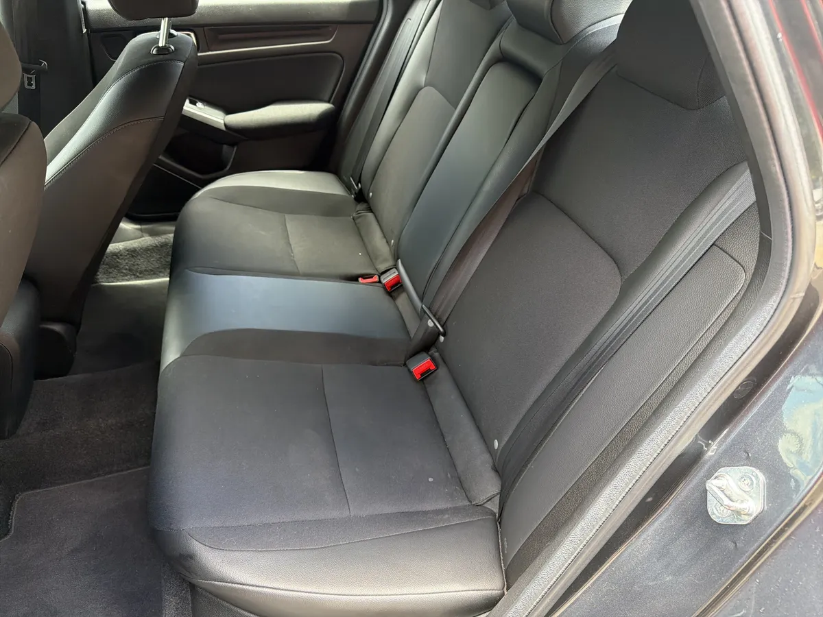 2025 Honda Civic Sedan Sport thumbnail 17