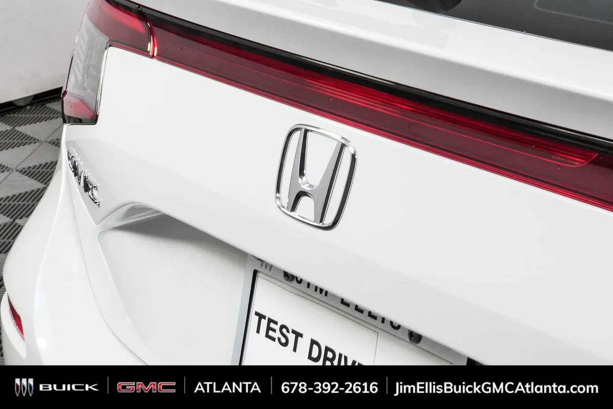 2025 Honda Civic Sport thumbnail 32