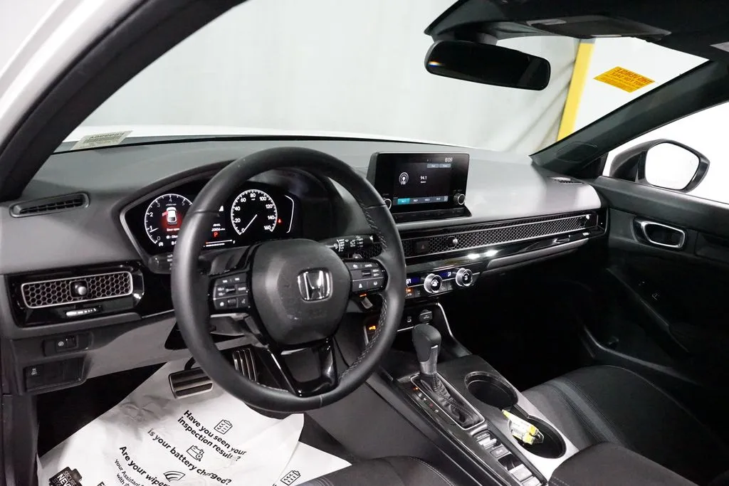 2025 Honda Civic Sport thumbnail 11