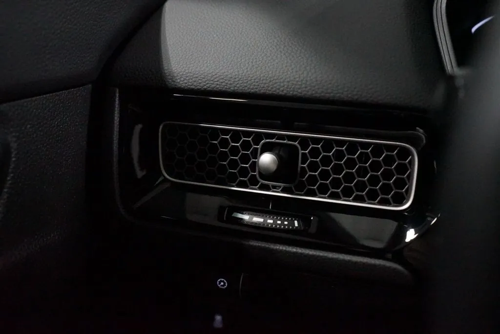 2025 Honda Civic Sport thumbnail 22