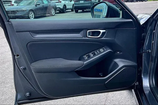 2025 Honda Civic Sport thumbnail 17