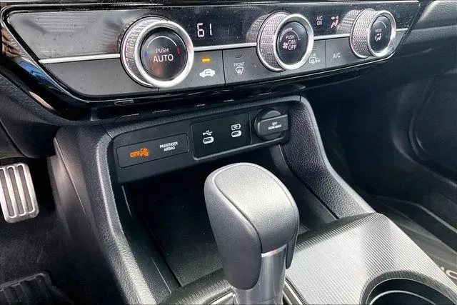 2025 Honda Civic Sport thumbnail 23