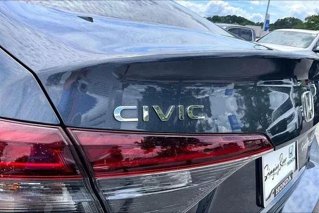 2025 Honda Civic Sport thumbnail 25