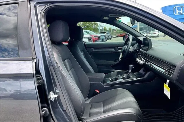 2025 Honda Civic Sport thumbnail 28