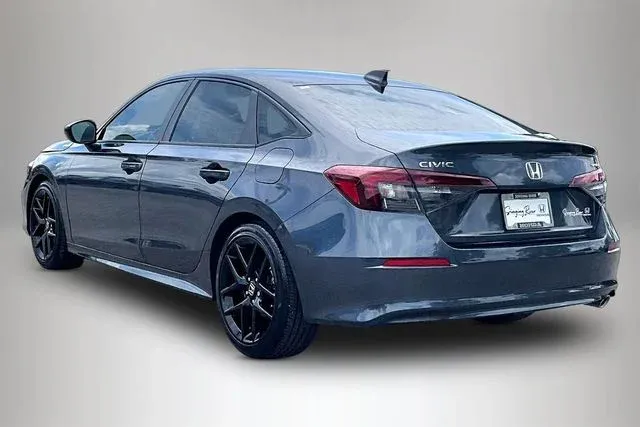 2025 Honda Civic Sport thumbnail 4