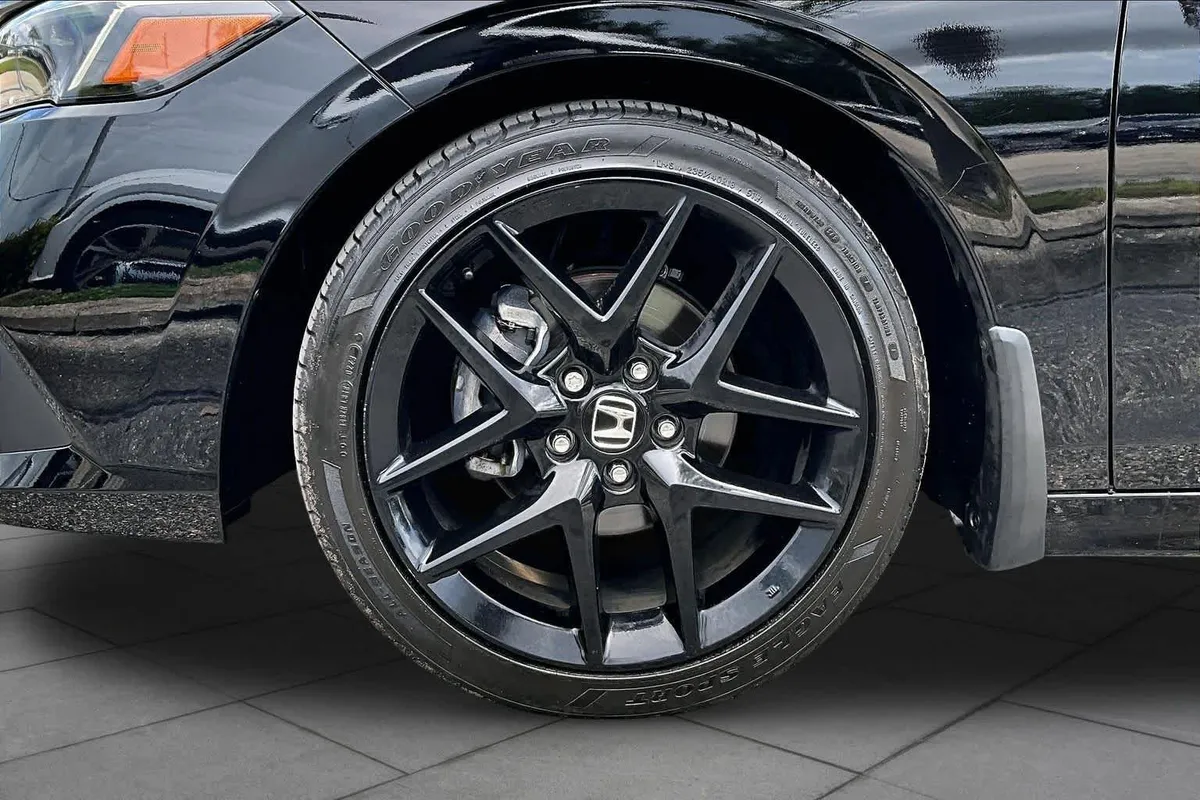 2025 Honda Civic Sport thumbnail 11