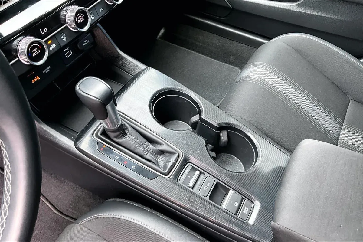 2025 Honda Civic Sport thumbnail 17