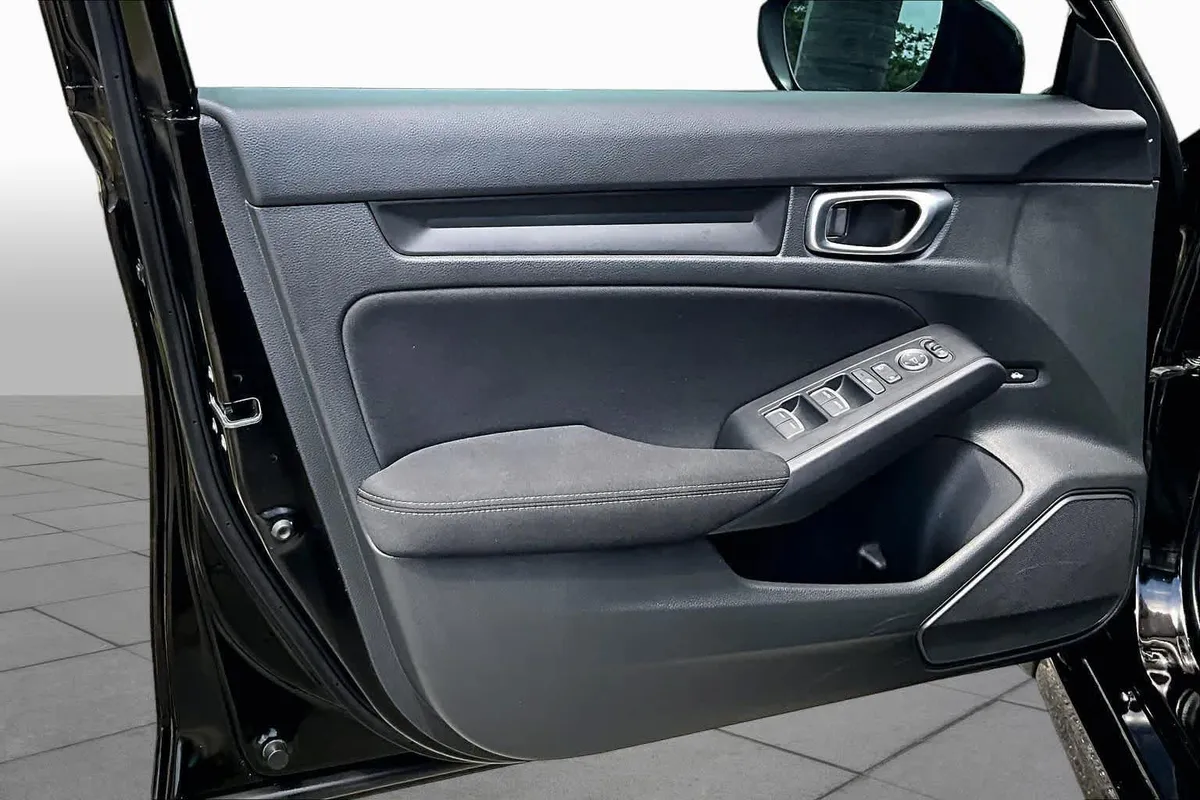 2025 Honda Civic Sport thumbnail 26