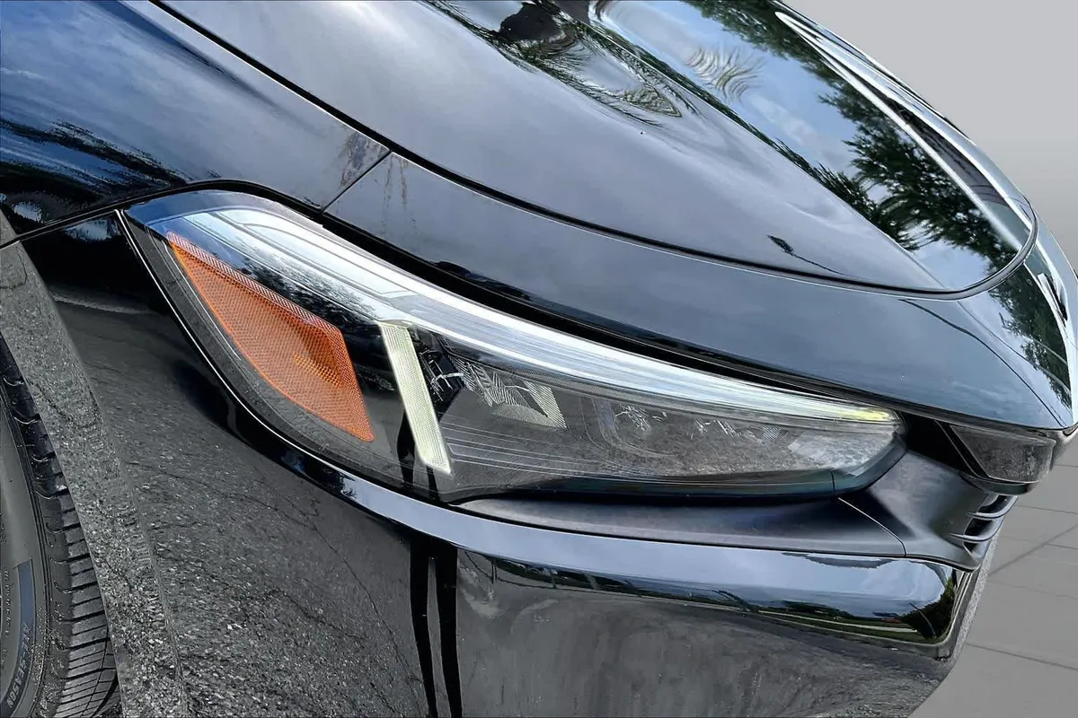2025 Honda Civic Sport thumbnail 28