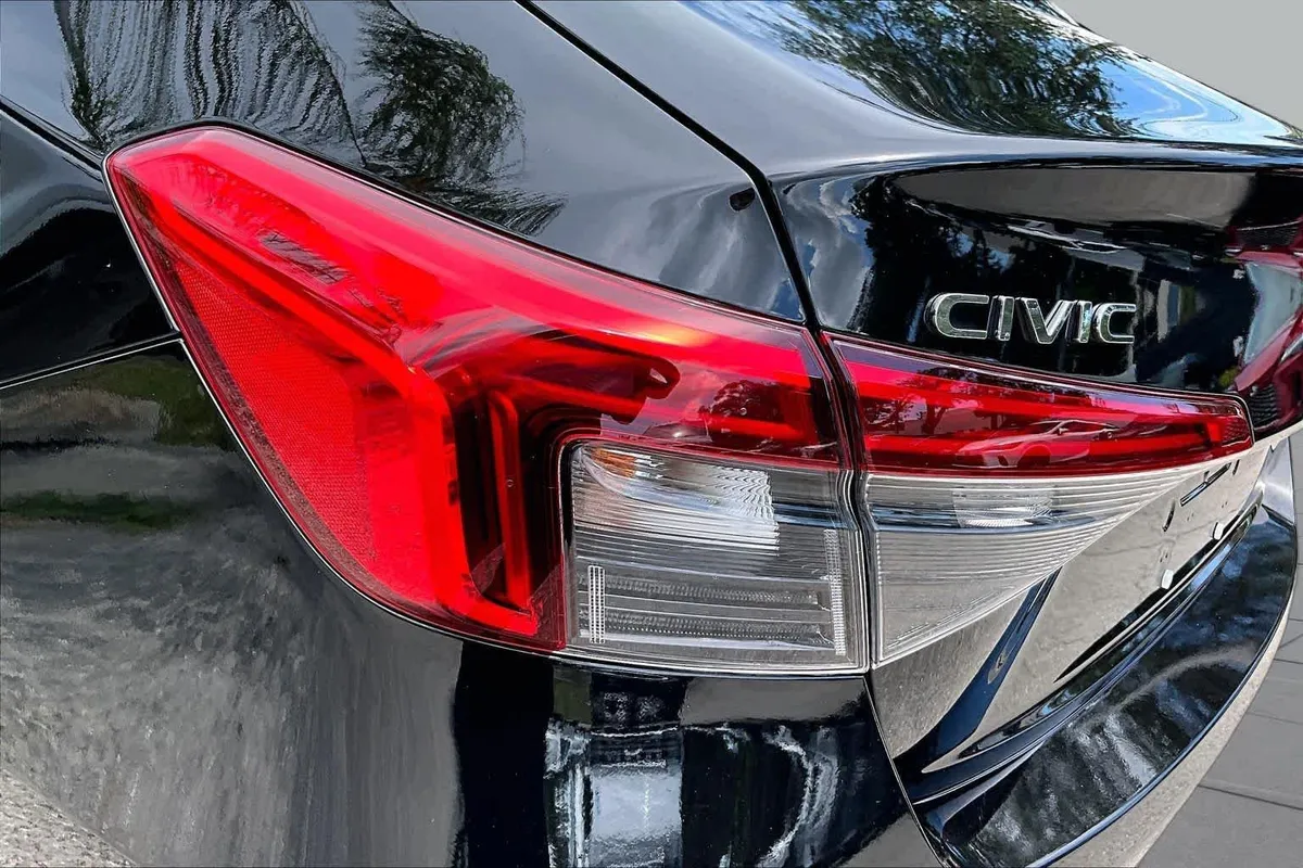 2025 Honda Civic Sport thumbnail 29